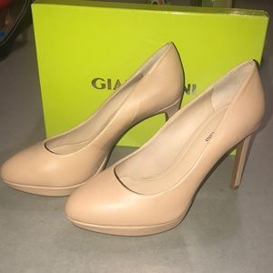 Gianni Bini Taupe heel size 9